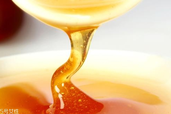 蜂蜜嘗起來會苦嗎 蜂蜜嘗起來像什么 蜂蜜嘗起來會苦嗎 蜂蜜嘗起來像什么
