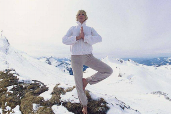 冬季練習(xí)瑜伽好嗎?需要注意什么事項 冬季練習(xí)瑜伽好嗎?需要注意什么事項