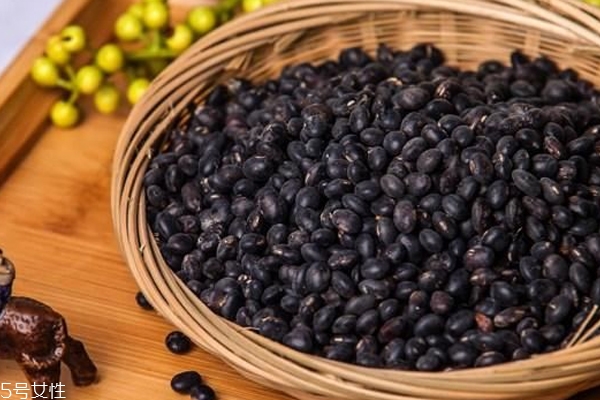 多吃黑豆頭發(fā)能變黑嗎 沒有科學(xué)根據(jù) 多吃黑豆頭發(fā)能變黑嗎 沒有科學(xué)根據(jù)