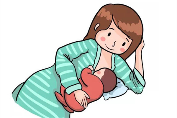 寶寶跟媽媽睡的好處和壞處有哪些 寶寶跟媽媽睡的好處和壞處有哪些