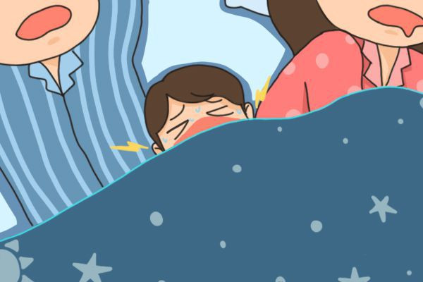 寶寶跟媽媽睡的好處和壞處有哪些 寶寶跟媽媽睡的好處和壞處有哪些