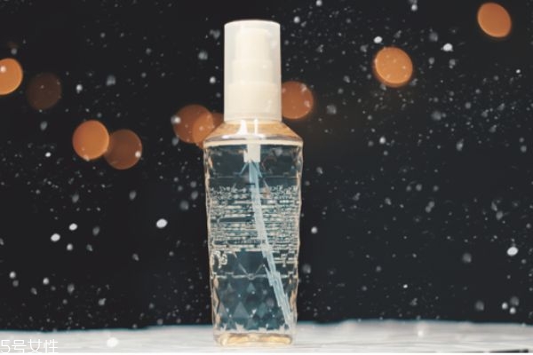 冬天用什么化妝水好 讓你水潤肌膚 冬天用什么化妝水好 讓你水潤肌膚