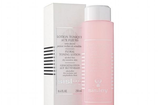 冬天用什么化妝水好 讓你水潤肌膚 冬天用什么化妝水好 讓你水潤肌膚