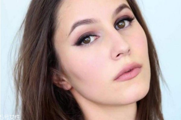 化妝水可以補水嗎 化妝水使用小技巧 化妝水可以補水嗎 化妝水使用小技巧