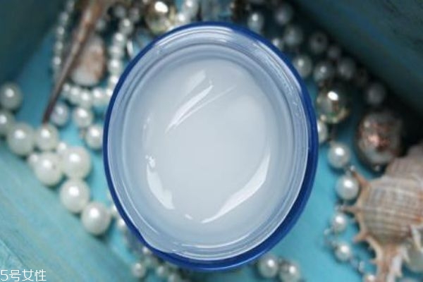 痘痘肌用什么面膜 痘痘肌要選擇什么類型的面膜 痘痘肌用什么面膜 痘痘肌要選擇什么類型的面膜