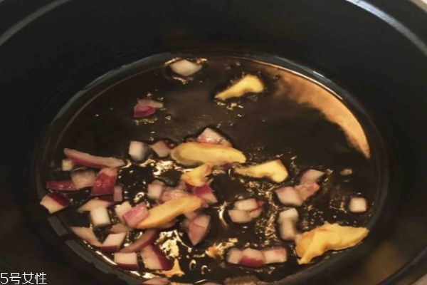 番茄肥牛金針菇的做法 教你怎么做出最好吃的下飯菜 番茄肥牛金針菇的做法 教你怎么做出最好吃的下飯菜