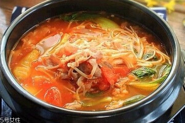 番茄肥牛金針菇的做法 教你怎么做出最好吃的下飯菜 番茄肥牛金針菇的做法 教你怎么做出最好吃的下飯菜