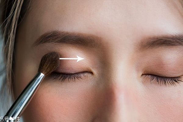 白色眼影怎么用才好看 白色眼影用法大全 白色眼影怎么用才好看 白色眼影用法大全