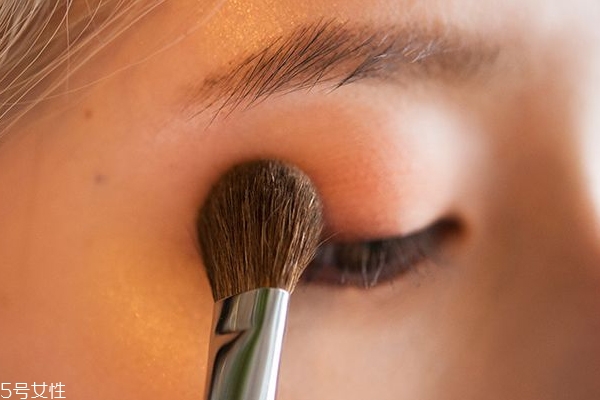 白色眼影怎么用才好看 白色眼影用法大全 白色眼影怎么用才好看 白色眼影用法大全