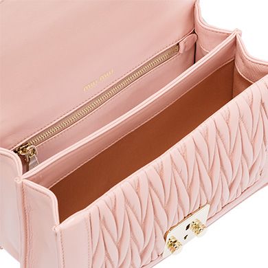 裸粉色包包哪款好看 8款優(yōu)雅裸粉色名牌包包 裸粉色包包哪款好看 8款優(yōu)雅裸粉色名牌包包