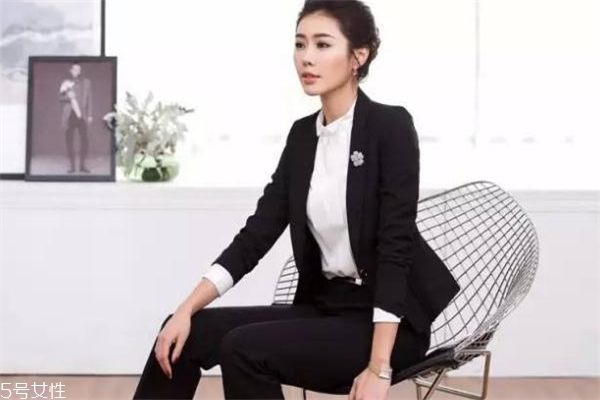 職業(yè)女性穿衣搭配 不同崗位有講究 職業(yè)女性穿衣搭配 不同崗位有講究