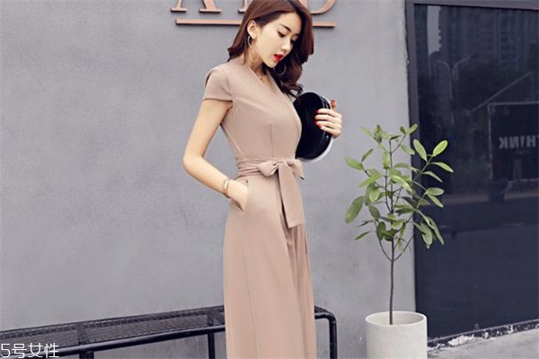 職業(yè)女性穿衣搭配 不同崗位有講究 職業(yè)女性穿衣搭配 不同崗位有講究