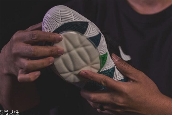 耐克歐文5開箱測(cè)評(píng) 你從未見過(guò)的全新氣墊