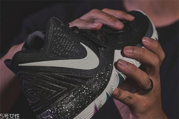 耐克歐文5開箱測(cè)評(píng) 你從未見過(guò)的全新氣墊