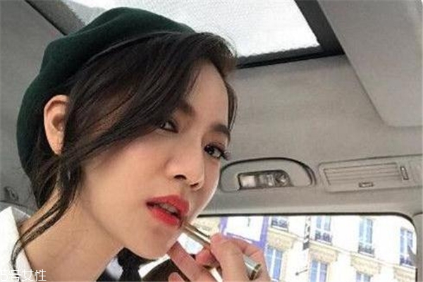 畫家帽適合什么臉型 小臉女生更適合 畫家帽適合什么臉型 小臉女生更適合