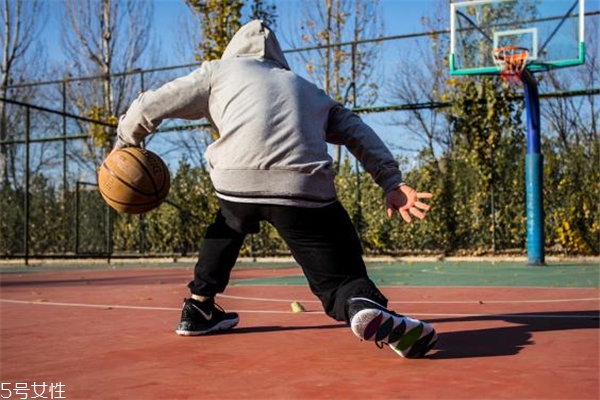 nike kyrie 5歐文5實戰(zhàn)測評 不能錯過的上腳報告 nike kyrie 5歐文5實戰(zhàn)測評 不能錯過的上腳報告