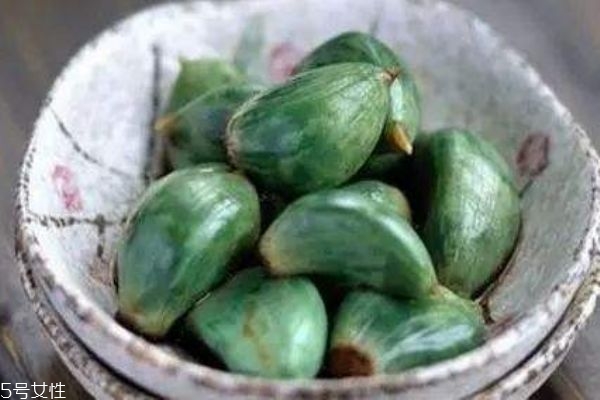 臘八蒜的危害 腌制大蒜變綠能吃嗎 臘八蒜的危害 腌制大蒜變綠能吃嗎