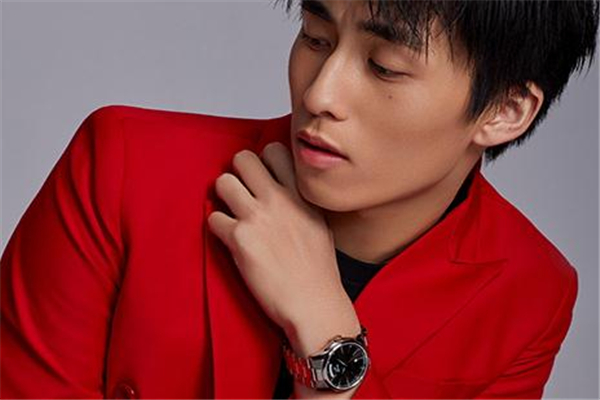 英納格手表怎么調(diào)日期 旋轉(zhuǎn)方向要分清 英納格手表怎么調(diào)日期 旋轉(zhuǎn)方向要分清