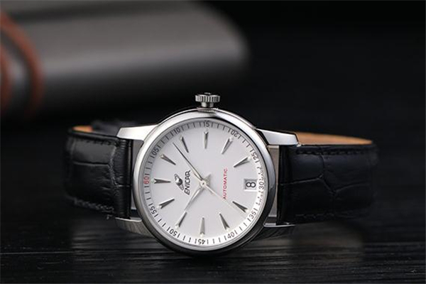 英納格手表怎么看型號(hào) 方法非常簡(jiǎn)單 英納格手表怎么看型號(hào) 方法非常簡(jiǎn)單