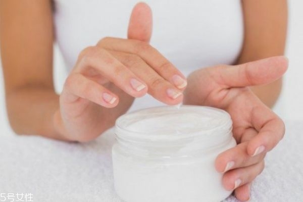 臉上擦護膚品刺痛 不僅僅是因為缺水 臉上擦護膚品刺痛 不僅僅是因為缺水