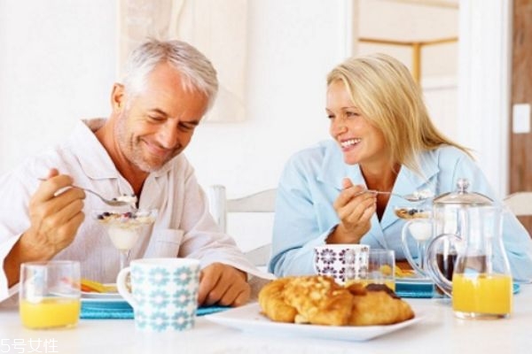 各年齡段的健康營養(yǎng)早餐推薦食譜 各年齡段的健康營養(yǎng)早餐推薦食譜