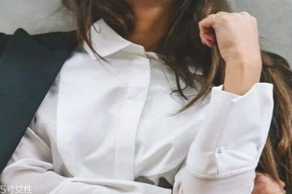 衣服被染色了怎么洗掉 肥皂堿水混合液清洗法 衣服被染色了怎么洗掉 肥皂堿水混合液清洗法