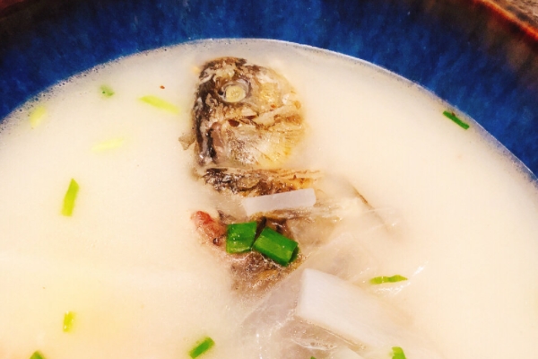 魚湯是苦的還能喝嗎 最好不喝 魚湯是苦的還能喝嗎 最好不喝