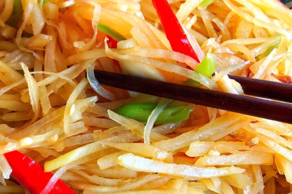 酸辣土豆絲是哪個(gè)地方的菜系 哪里都有它 酸辣土豆絲是哪個(gè)地方的菜系 哪里都有它