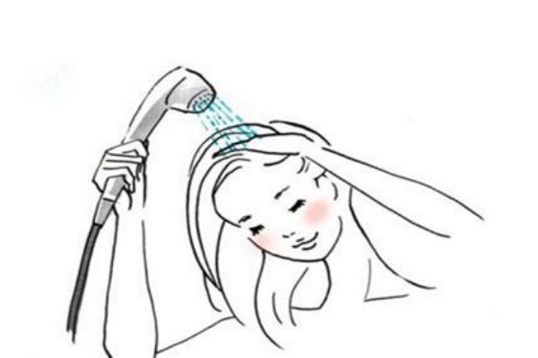 免洗護(hù)發(fā)素和精油的區(qū)別 精油可以代替護(hù)發(fā)素 免洗護(hù)發(fā)素和精油的區(qū)別 精油可以代替護(hù)發(fā)素