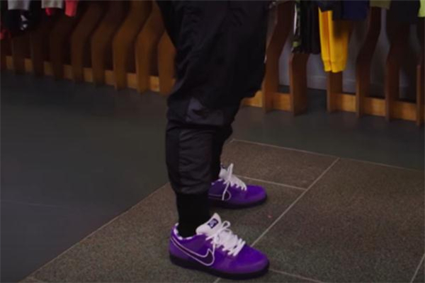 耐克dunk sb紫龍蝦發(fā)售日期 歐文親穿配色 耐克dunk sb紫龍蝦發(fā)售日期 歐文親穿配色