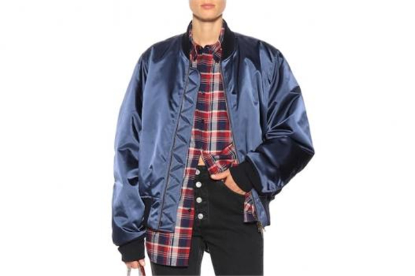 飛行夾克配什么襯衫 輕松玩轉(zhuǎn)冬季衣柜 飛行夾克配什么襯衫 輕松玩轉(zhuǎn)冬季衣柜