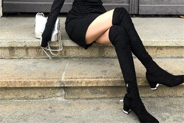 靴子筒高多少合適 要看身高和搭配 靴子筒高多少合適 要看身高和搭配