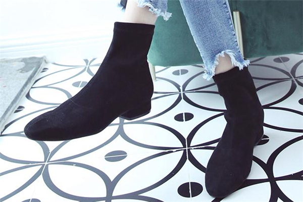 靴子羊皮好還是牛皮好 各有各的優(yōu)勢(shì) 靴子羊皮好還是牛皮好 各有各的優(yōu)勢(shì)