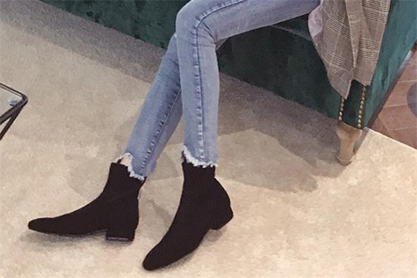 靴子羊皮好還是牛皮好 各有各的優(yōu)勢(shì) 靴子羊皮好還是牛皮好 各有各的優(yōu)勢(shì)