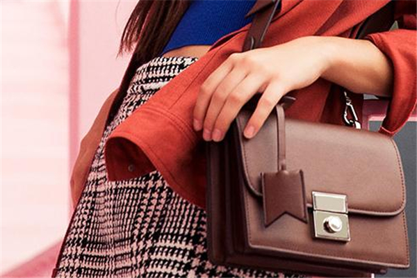 斜挎包怎么背好看 注意這些法則 斜挎包怎么背好看 注意這些法則