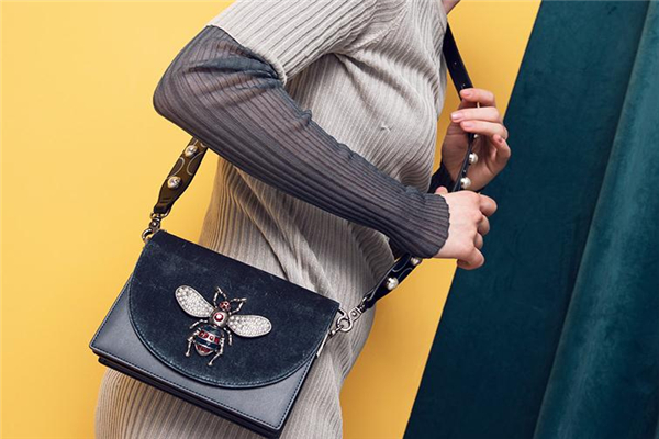 斜挎包什么牌子好 這些品牌更有保障 斜挎包什么牌子好 這些品牌更有保障