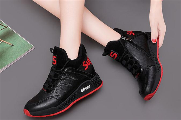 內(nèi)增高鞋穿著舒服嗎 要看具體款式 內(nèi)增高鞋穿著舒服嗎 要看具體款式