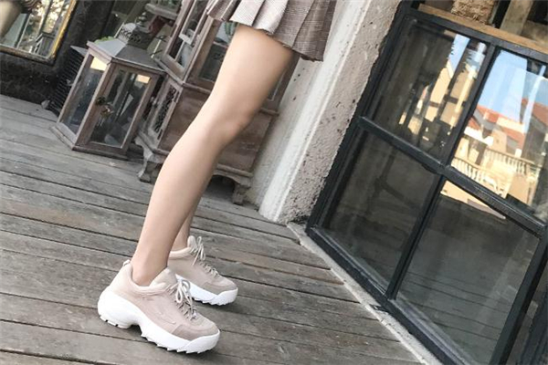 內(nèi)增高鞋的危害 不要長期穿 內(nèi)增高鞋的危害 不要長期穿