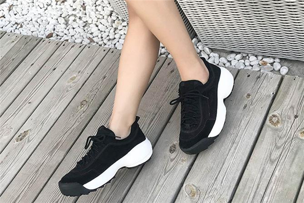 內(nèi)增高鞋的危害 不要長期穿 內(nèi)增高鞋的危害 不要長期穿