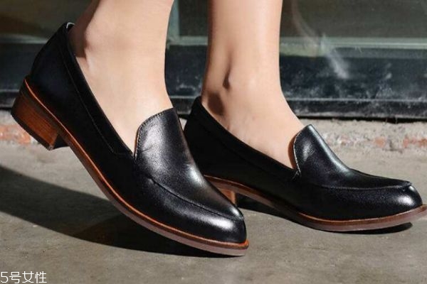 皮鞋變硬怎么辦 6招讓你的鞋子軟起來 皮鞋變硬怎么辦 6招讓你的鞋子軟起來