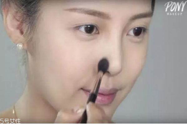 化妝的順序是什么 化妝時(shí)應(yīng)注意 化妝的順序是什么 化妝時(shí)應(yīng)注意