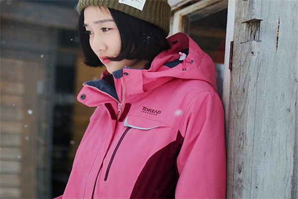 防寒服和羽絨服哪個(gè)好 兩者有這些區(qū)別 防寒服和羽絨服哪個(gè)好 兩者有這些區(qū)別