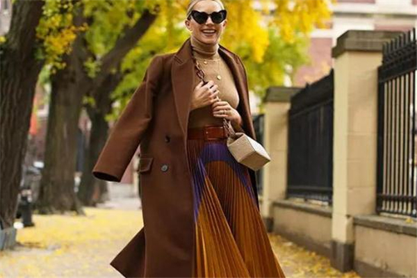 2019流行什么顏色大衣 讓你顯白又高級(jí) 2019流行什么顏色大衣 讓你顯白又高級(jí)