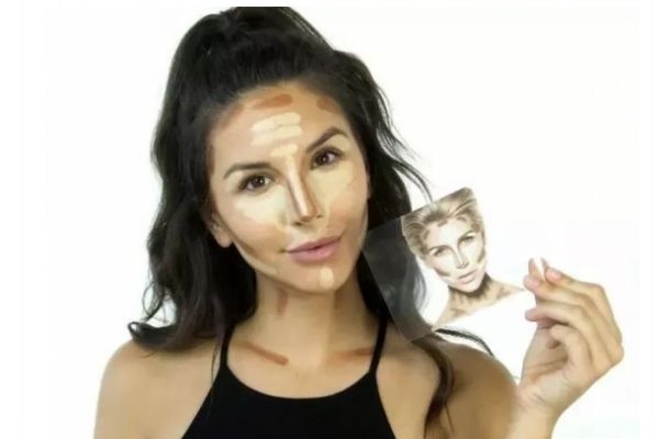 化妝的順序是什么 化妝時(shí)應(yīng)注意 化妝的順序是什么 化妝時(shí)應(yīng)注意