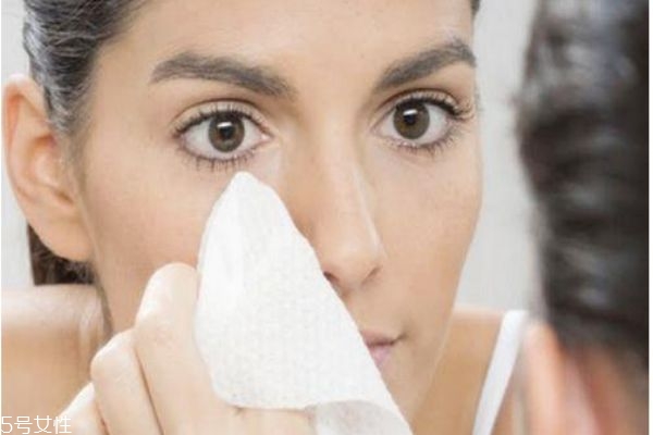 臉上長(zhǎng)閉口怎么辦 閉口如何清除 臉上長(zhǎng)閉口怎么辦 閉口如何清除