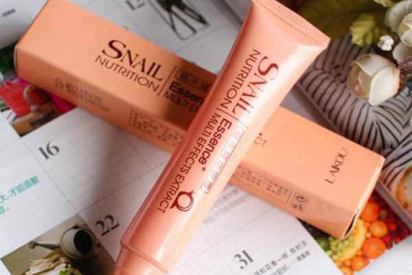 眼霜怎么涂抹吸收快 逆方向按摩 眼霜怎么涂抹吸收快 逆方向按摩