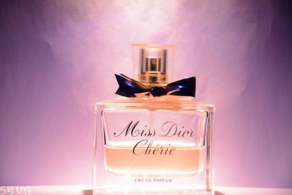 香水為什么分前中后調(diào) 香水小知識(shí) 香水為什么分前中后調(diào) 香水小知識(shí)