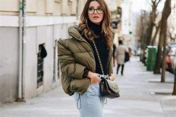 小個(gè)子怎么挑選羽絨服 版型顏色都很重要