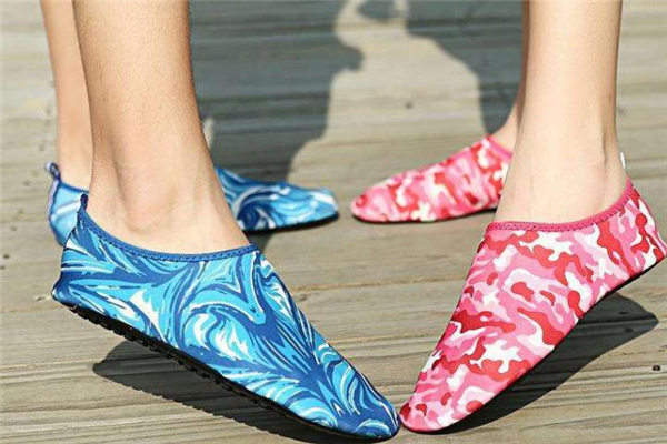 赤足鞋是什么意思 像襪子一樣的鞋子 赤足鞋是什么意思 像襪子一樣的鞋子