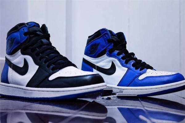 aj1小閃電和大閃電區(qū)別 細(xì)節(jié)很不一樣 aj1小閃電和大閃電區(qū)別 細(xì)節(jié)很不一樣